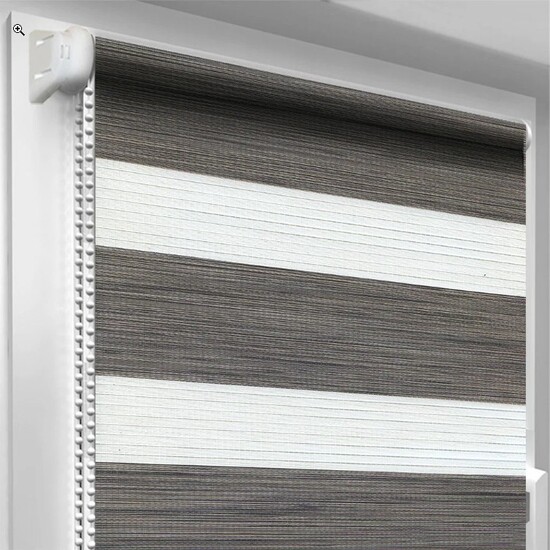 Рулонные шторы День Ночь на балконную дверь