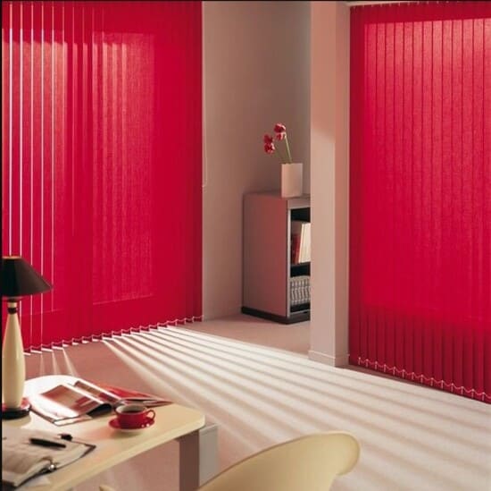 Вертикальные жалюзи на окна в офис